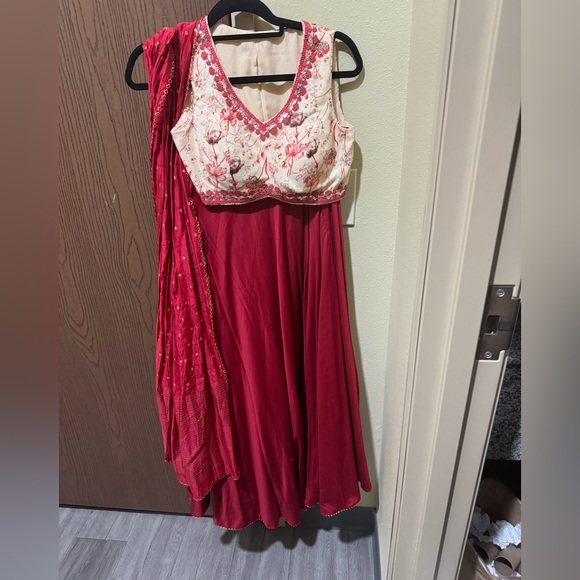 Red and cream chaniya choli - Picture 1 of 6